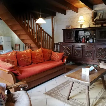 Holiday home Les 3 De Kerlividic *